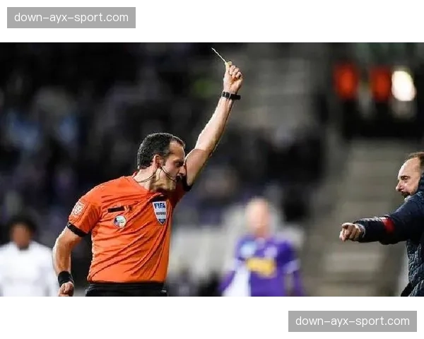 评论:争议不断,意甲裁判主管承认本轮多次判罚存在改进空间 评论:争议不断,意甲裁判主管承认本轮多次判罚存在改进空间